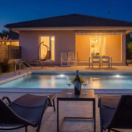 Family House Hana וילה