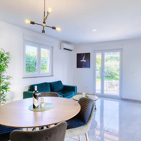 וילה Family House Hana *